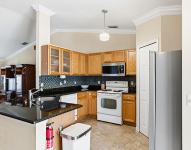 1838 Se Genaro Terrace - Photo Thumbnail 7