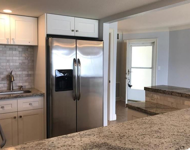 400 Wilma Circle - Photo Thumbnail 4