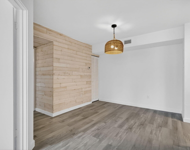 103 Yacht Club Way - Photo Thumbnail 8