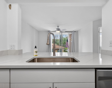 103 Yacht Club Way - Photo Thumbnail 14