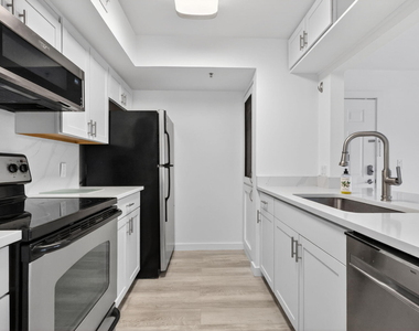 103 Yacht Club Way - Photo Thumbnail 12