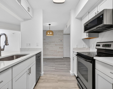 103 Yacht Club Way - Photo Thumbnail 13
