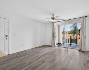 103 Yacht Club Way - Photo Thumbnail 6