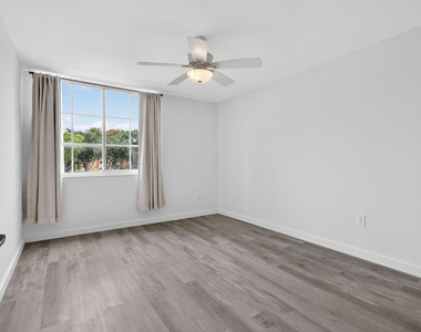 103 Yacht Club Way - Photo Thumbnail 24