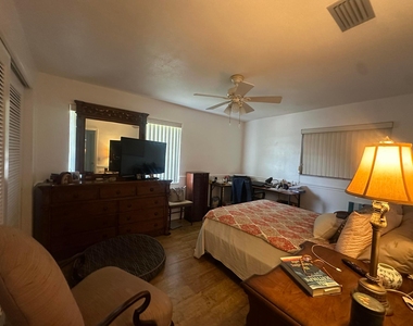 806 Ocean Drive - Photo Thumbnail 3