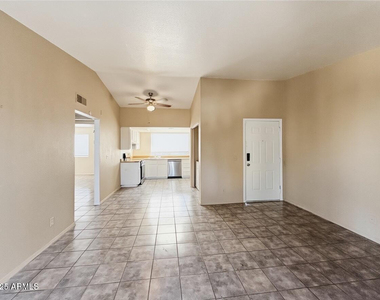 10820 N 16th Avenue - Photo Thumbnail 4