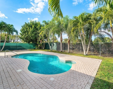 8411 Garden Gate Place - Photo Thumbnail 8