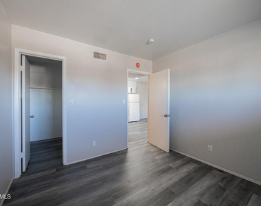 1703 W Mountain View Road - Photo Thumbnail 10