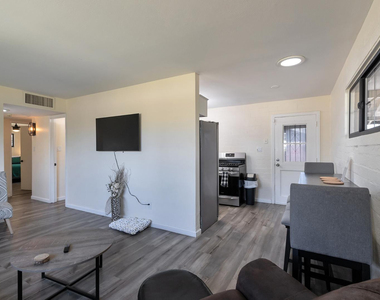 4417 N 21st Street - Photo Thumbnail 10
