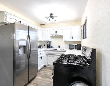4417 N 21st Street - Photo Thumbnail 3