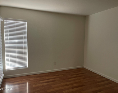 3131 W Cochise Drive - Photo Thumbnail 12