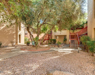 3131 W Cochise Drive - Photo Thumbnail 2