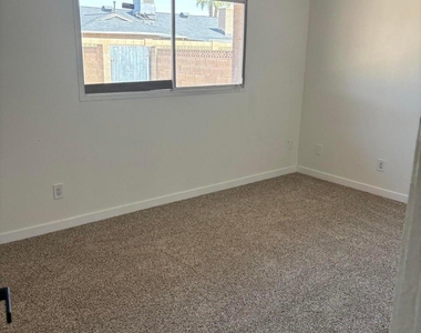 3903 S Juniper Street - Photo Thumbnail 9