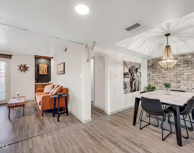 8787 E Mountain View Road - Photo Thumbnail 9