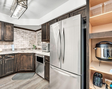 8787 E Mountain View Road - Photo Thumbnail 18