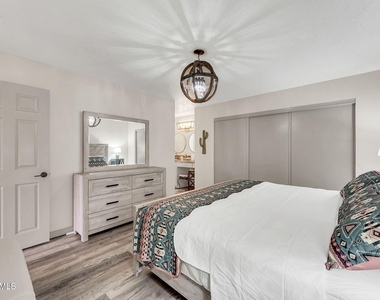 8787 E Mountain View Road - Photo Thumbnail 29