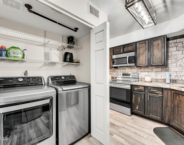 8787 E Mountain View Road - Photo Thumbnail 19