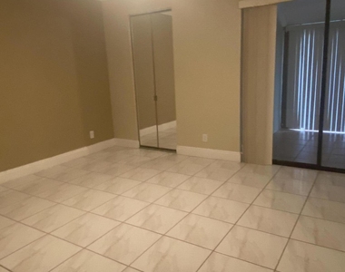 633 Sea Pine Way - Photo Thumbnail 24