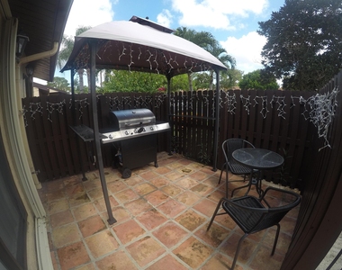 633 Sea Pine Way - Photo Thumbnail 6