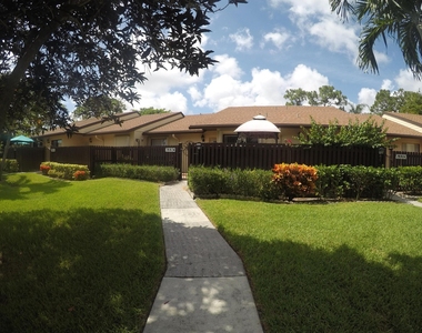 633 Sea Pine Way - Photo Thumbnail 3