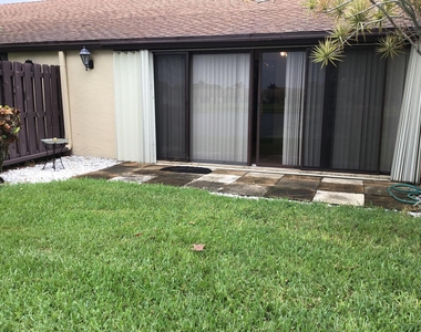 633 Sea Pine Way - Photo Thumbnail 13