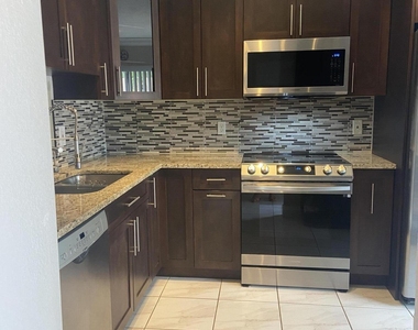 633 Sea Pine Way - Photo Thumbnail 19