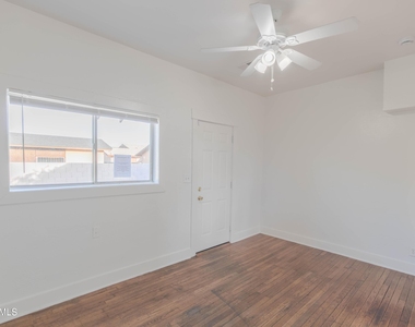 2032 W Adams Street - Photo Thumbnail 2