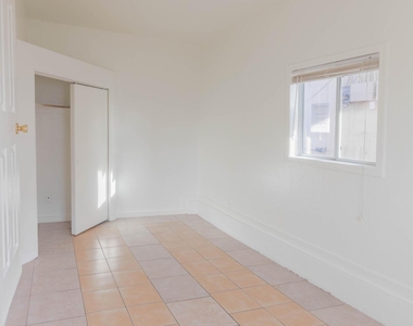 2032 W Adams Street - Photo Thumbnail 8