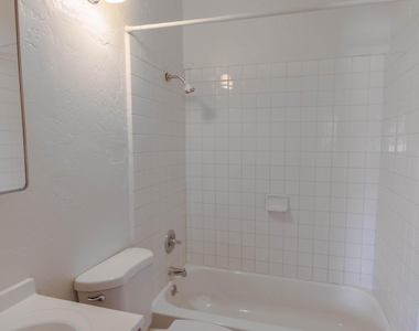 2032 W Adams Street - Photo Thumbnail 7