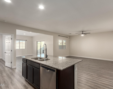 11204 W Mobile Lane - Photo Thumbnail 9