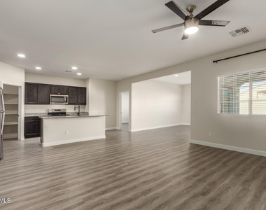 11204 W Mobile Lane - Photo Thumbnail 5