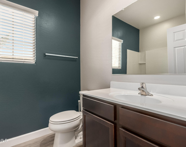 11204 W Mobile Lane - Photo Thumbnail 27