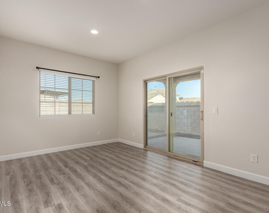 11204 W Mobile Lane - Photo Thumbnail 11