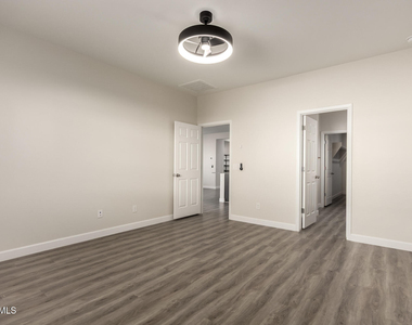 11204 W Mobile Lane - Photo Thumbnail 16