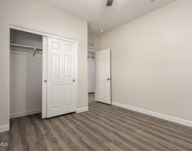 11204 W Mobile Lane - Photo Thumbnail 23