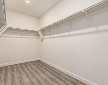 11204 W Mobile Lane - Photo Thumbnail 20