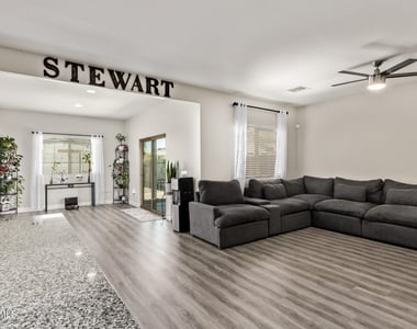 11204 W Mobile Lane - Photo Thumbnail 13