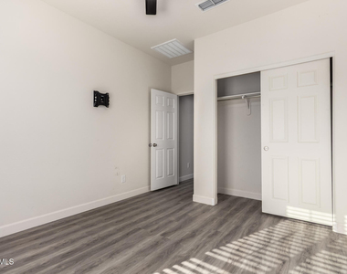 11204 W Mobile Lane - Photo Thumbnail 26