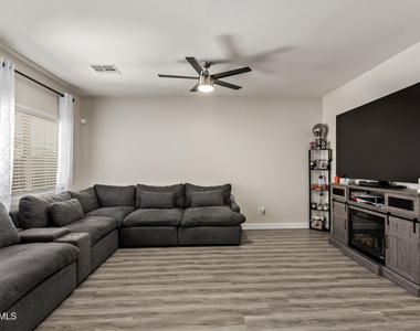 11204 W Mobile Lane - Photo Thumbnail 4