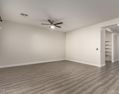 11204 W Mobile Lane - Photo Thumbnail 3