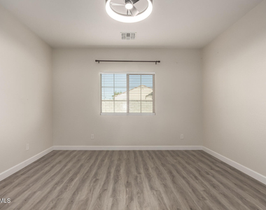 11204 W Mobile Lane - Photo Thumbnail 17
