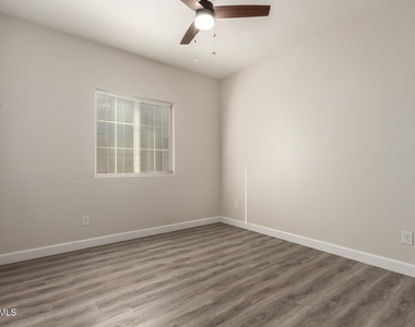 11204 W Mobile Lane - Photo Thumbnail 22