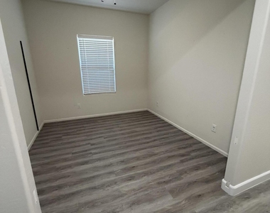 11204 W Mobile Lane - Photo Thumbnail 29