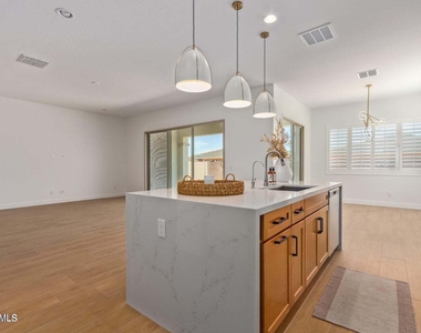8543 W Palo Verde Drive - Photo Thumbnail 6