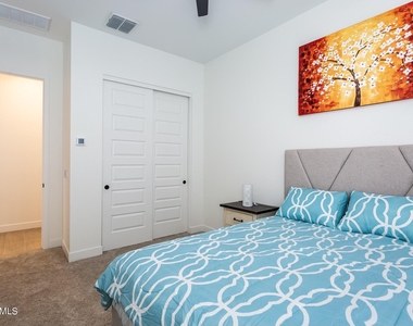 8543 W Palo Verde Drive - Photo Thumbnail 18