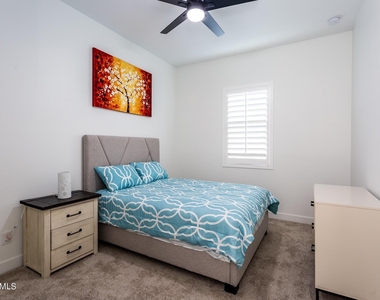 8543 W Palo Verde Drive - Photo Thumbnail 17
