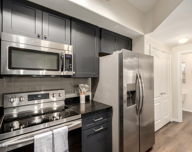 240 W Juniper Avenue - Photo Thumbnail 6