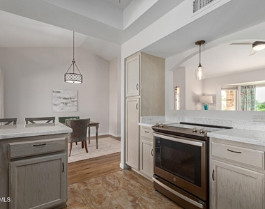 21601 N 147th Drive - Photo Thumbnail 15