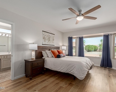 21601 N 147th Drive - Photo Thumbnail 8