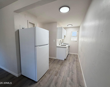 829 N 4th Avenue - Photo Thumbnail 4